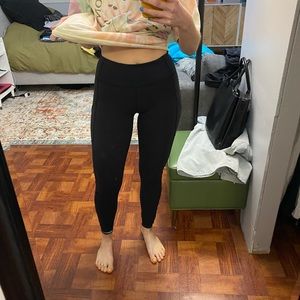Size 6 Lululemon leggings 25” with pockets